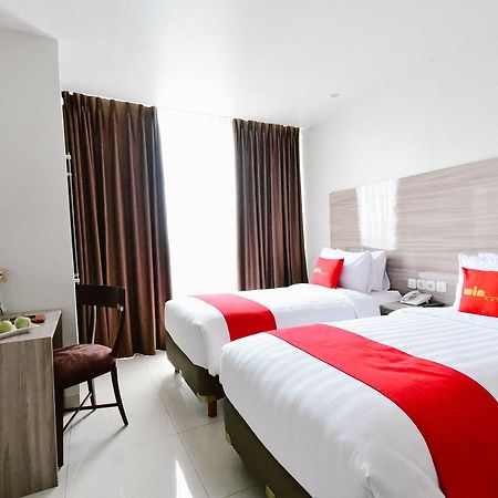 Win Grand Hotel Bekasi Luaran gambar
